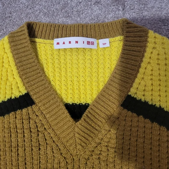 MARNI for Uniqlo sweater. - Picture 2 of 2